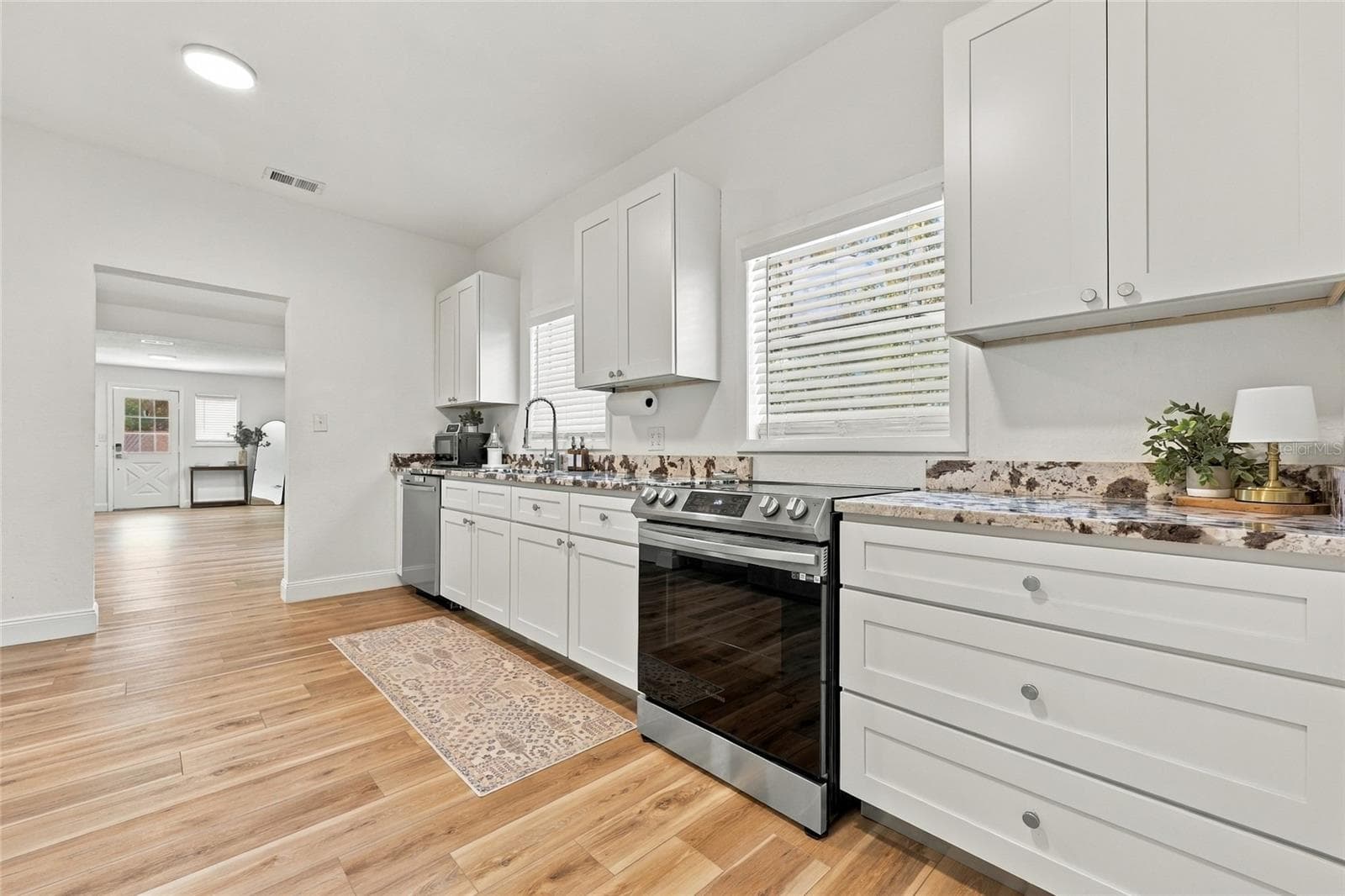 Single Family Residence at 226 NE 3RD AVE, WILLISTON, photo 7 of 18
