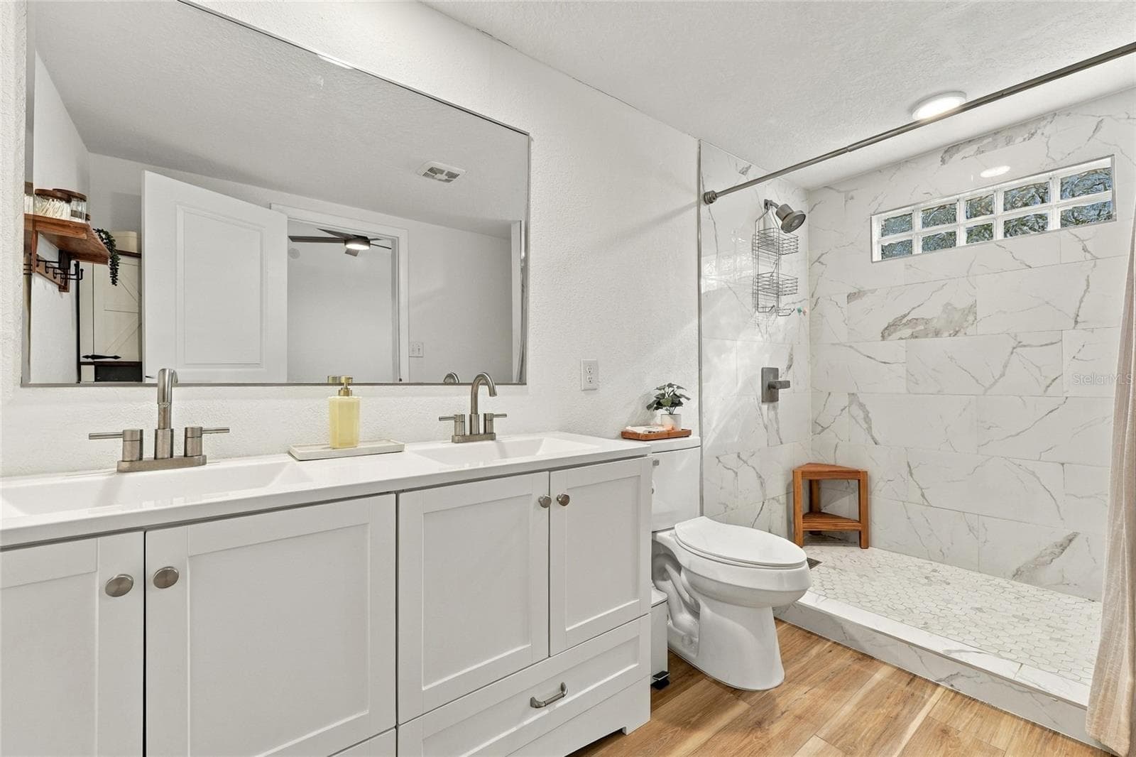 Primary Bath - 226 NE 3RD AVE, WILLISTON