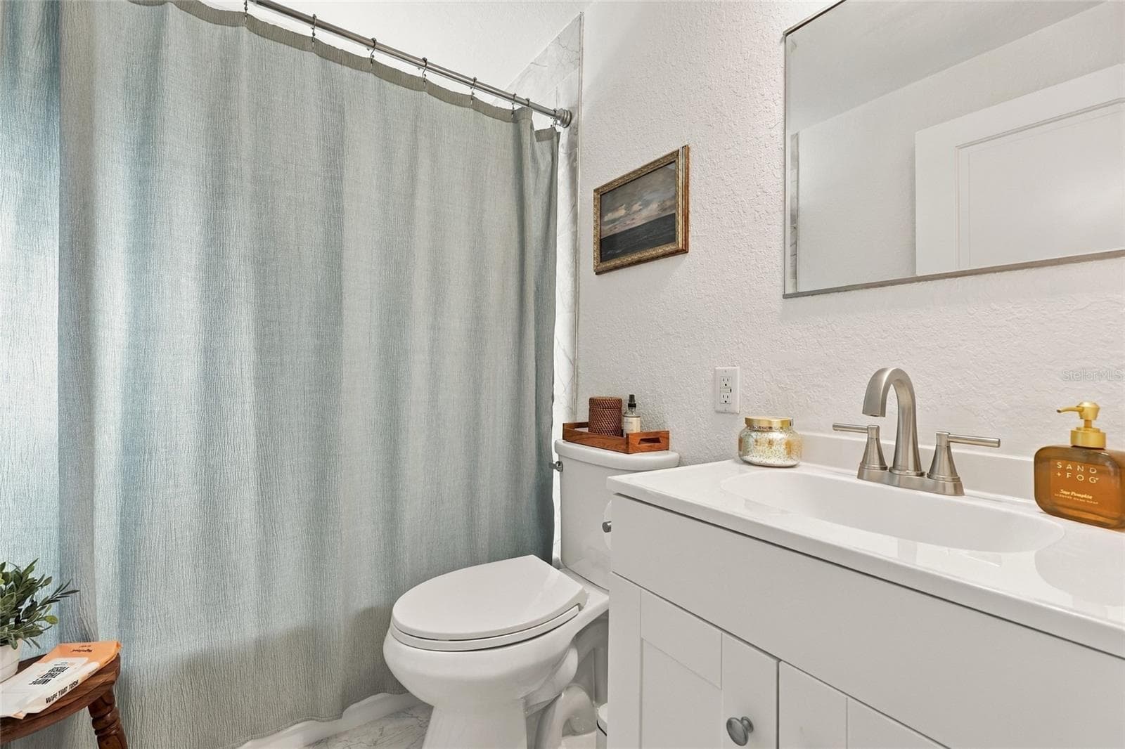 Guest Bath - 226 NE 3RD AVE, WILLISTON