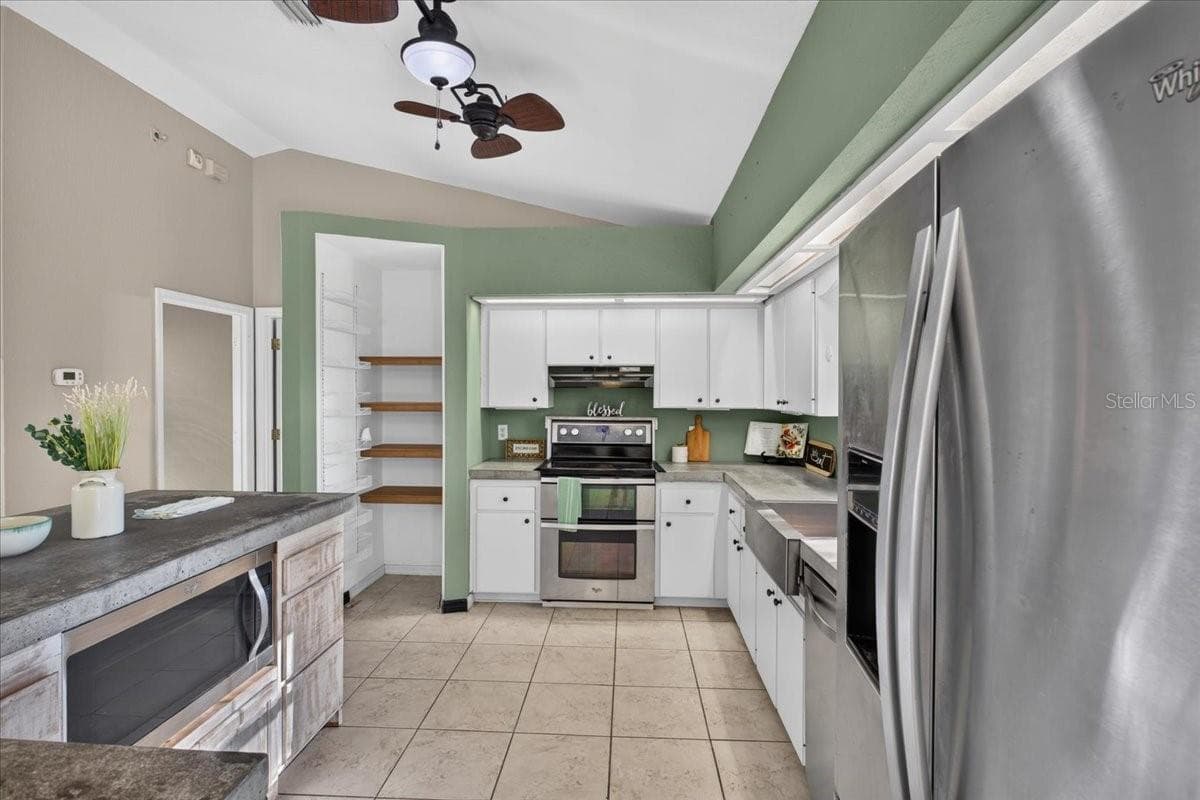 Microwave under the island - 10687 SW 74TH TER, OCALA