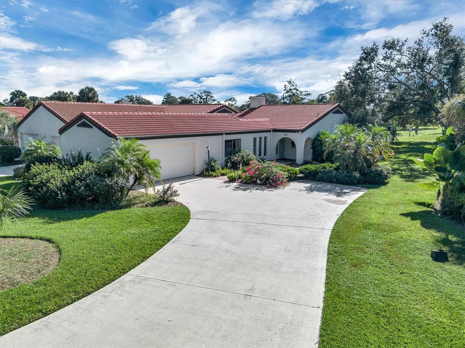 559 CLUBHOUSE DR