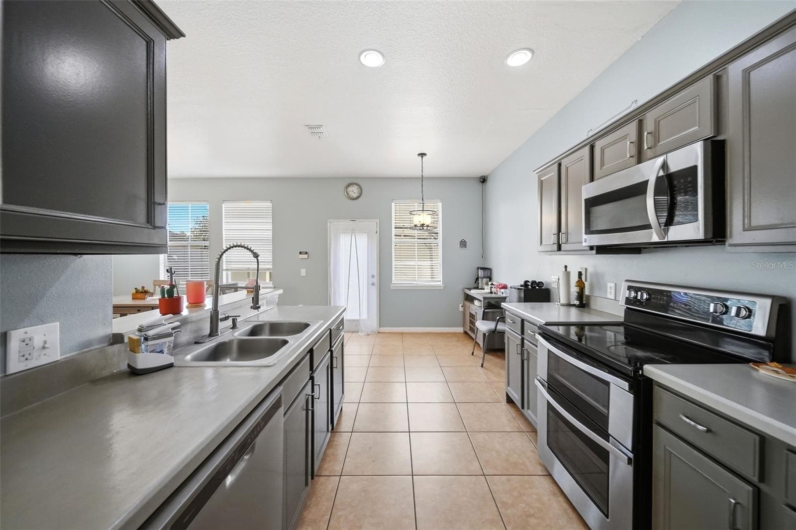 Townhouse at 7142 FIVE OAKS DR, HARMONY, photo 10 of 31