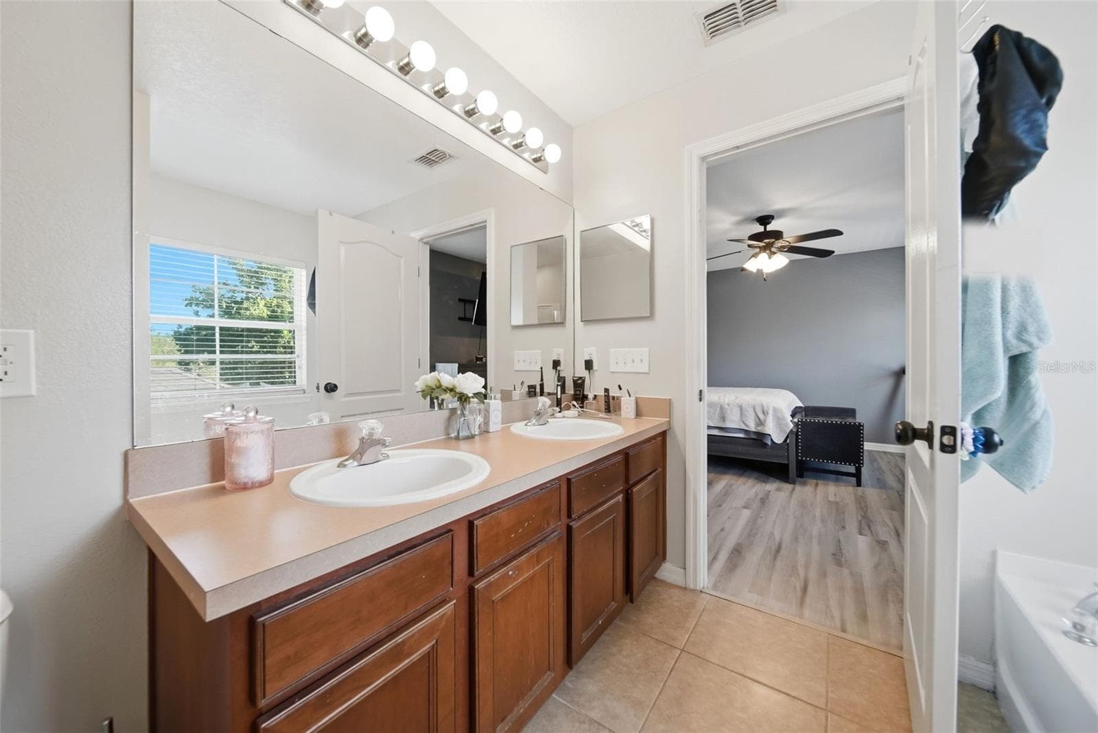 Townhouse at 7142 FIVE OAKS DR, HARMONY, photo 18 of 31