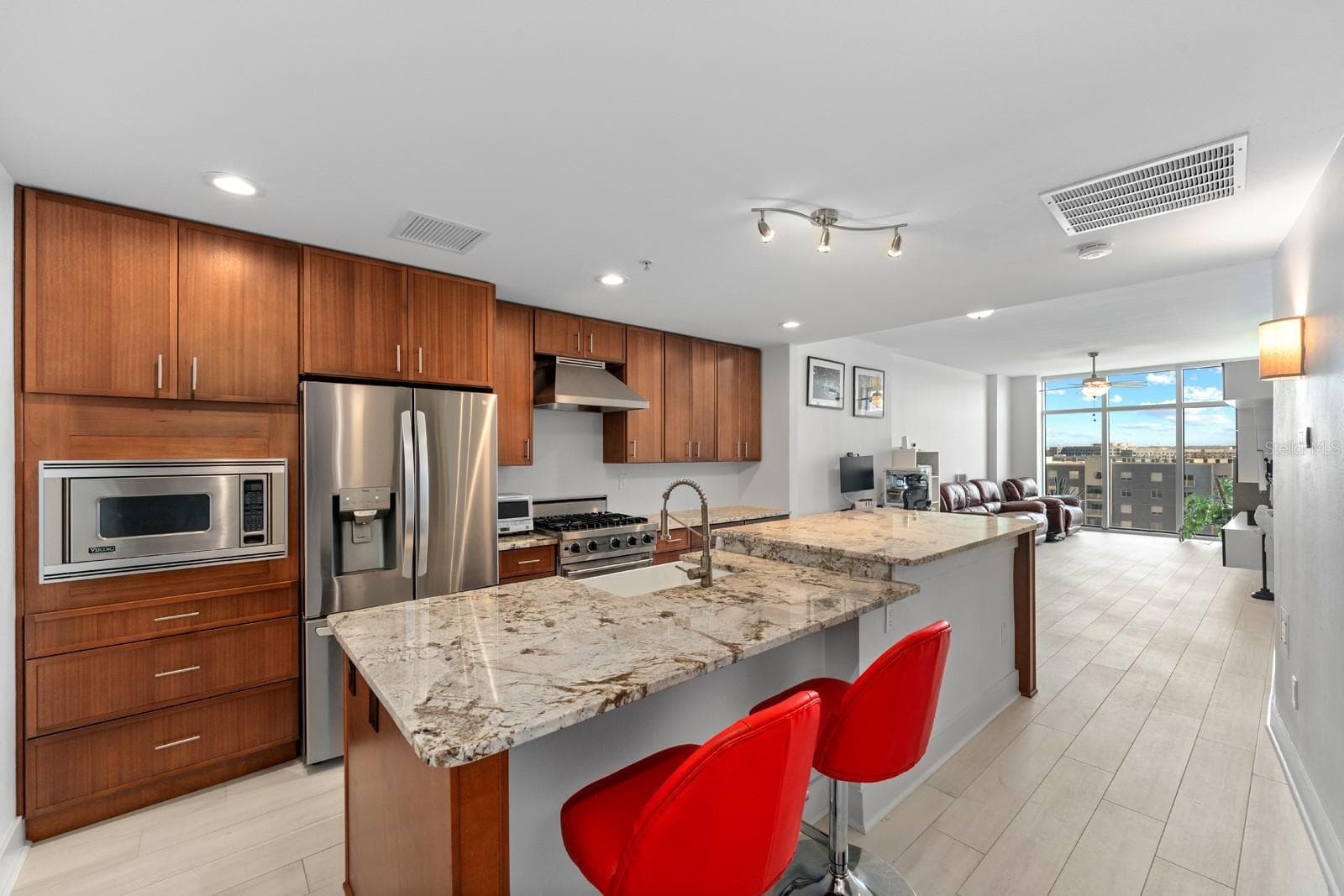 Condominium at 1208 E KENNEDY BLVD #723, TAMPA, photo 8 of 27