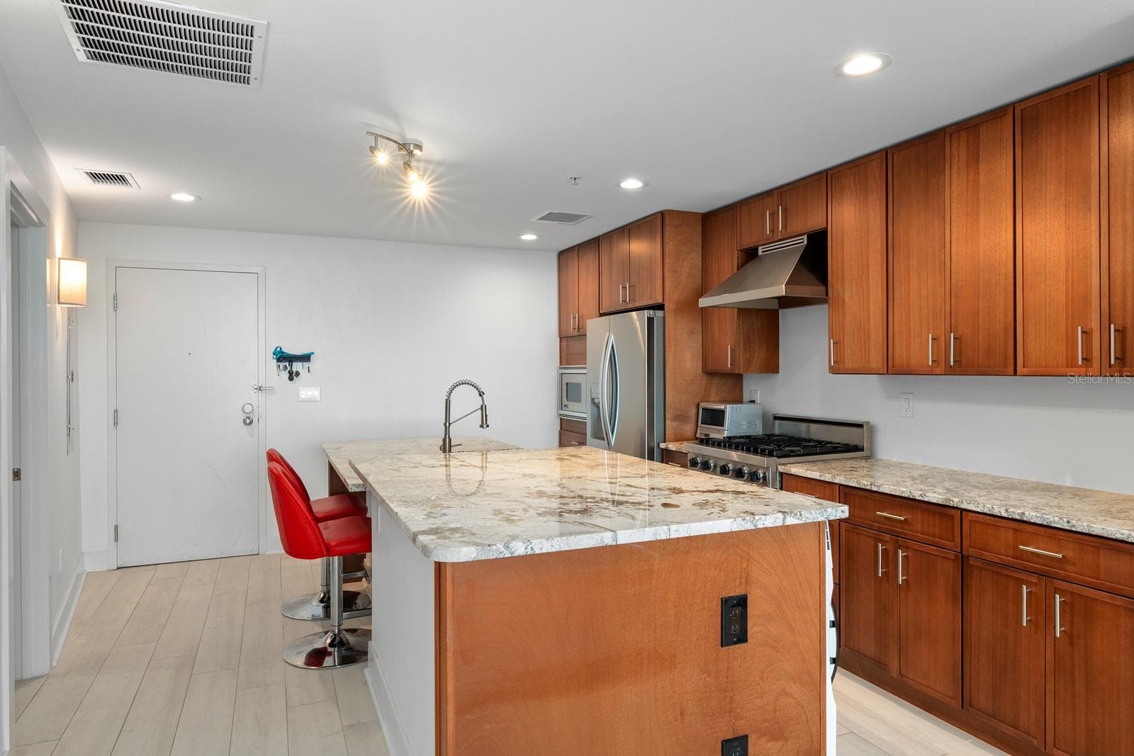 Condominium at 1208 E KENNEDY BLVD #723, TAMPA, photo 11 of 27