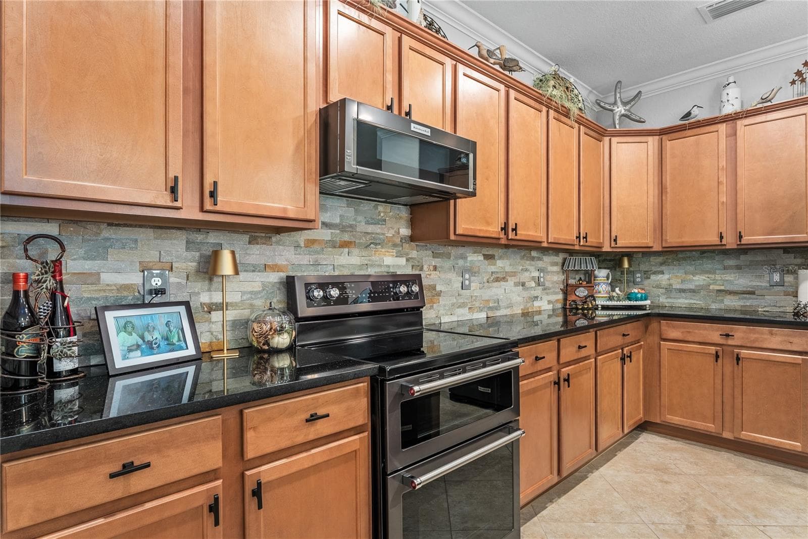 Kitchen with tons of cabinets - 7122 MARSH VIEW TER, BRADENTON