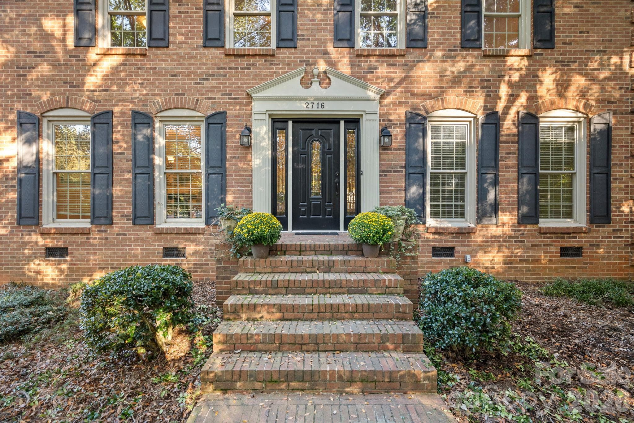 Single Family Residence at 2716 Oldenway Drive, Charlotte, photo 2 of 45