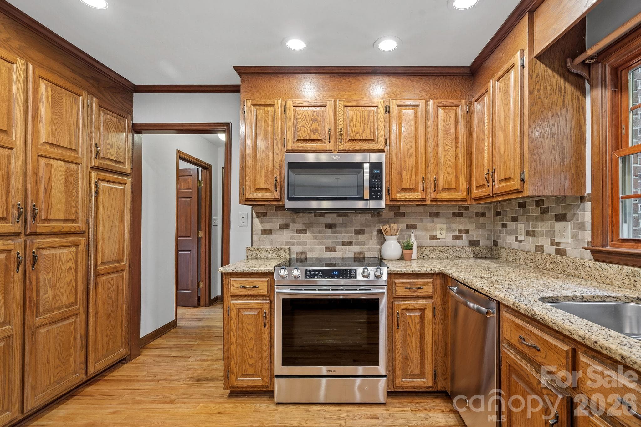 Single Family Residence at 2716 Oldenway Drive, Charlotte, photo 7 of 45