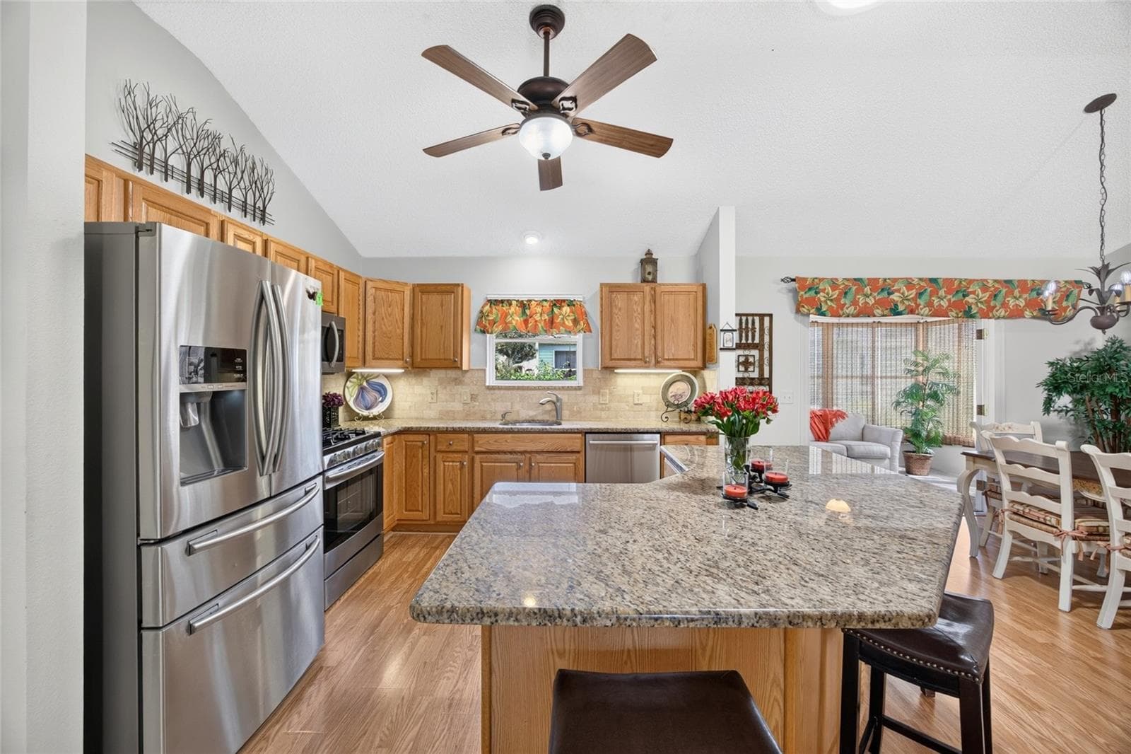 4-Door Refrigerator & Gas Range - 17739 SE 89TH KEATING TER, THE VILLAGES