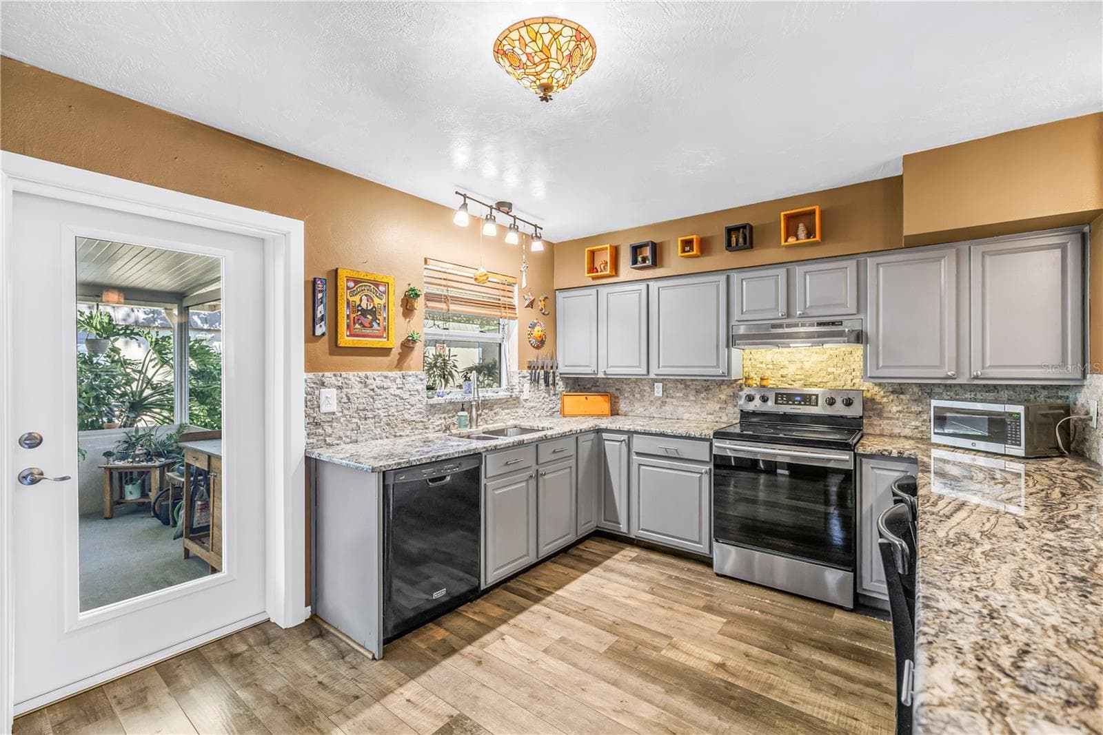 Spacious kitchen - 2573 62ND TER N, ST PETERSBURG