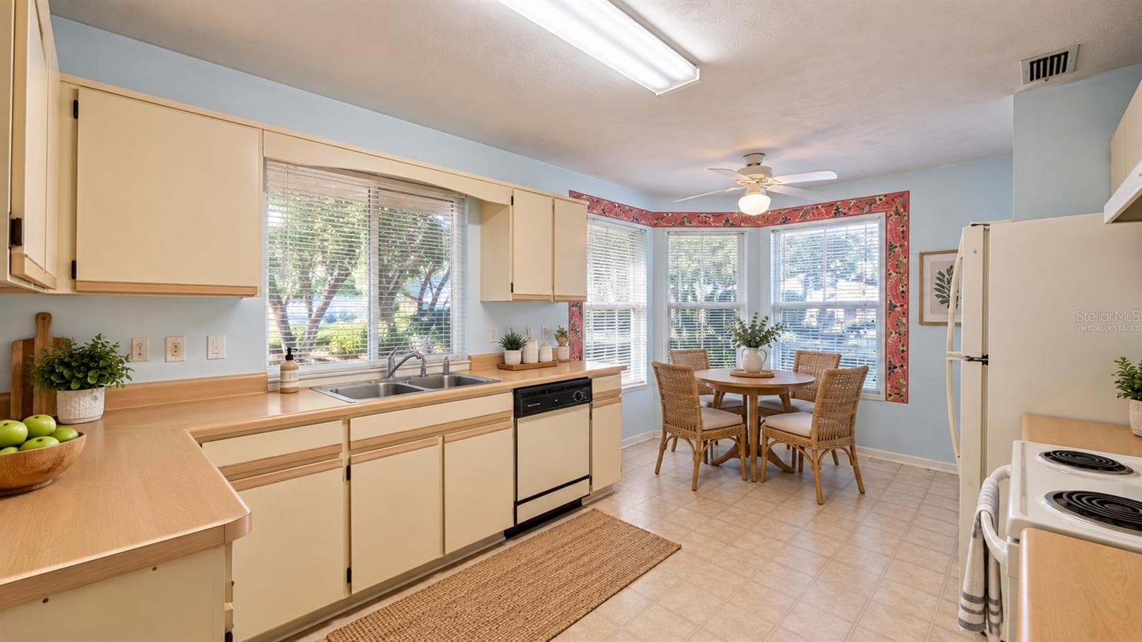 Virtually Staged - 115 CIRCLING WOOD CT, PORT ORANGE