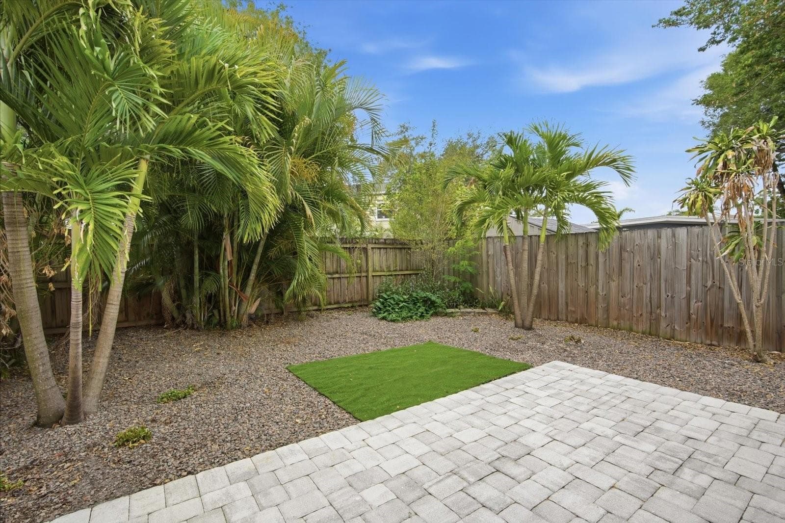 Fenced back yard with extra area on side for kayaks, bikes ect - 104 CHESAPEAKE AVE #C6, TAMPA