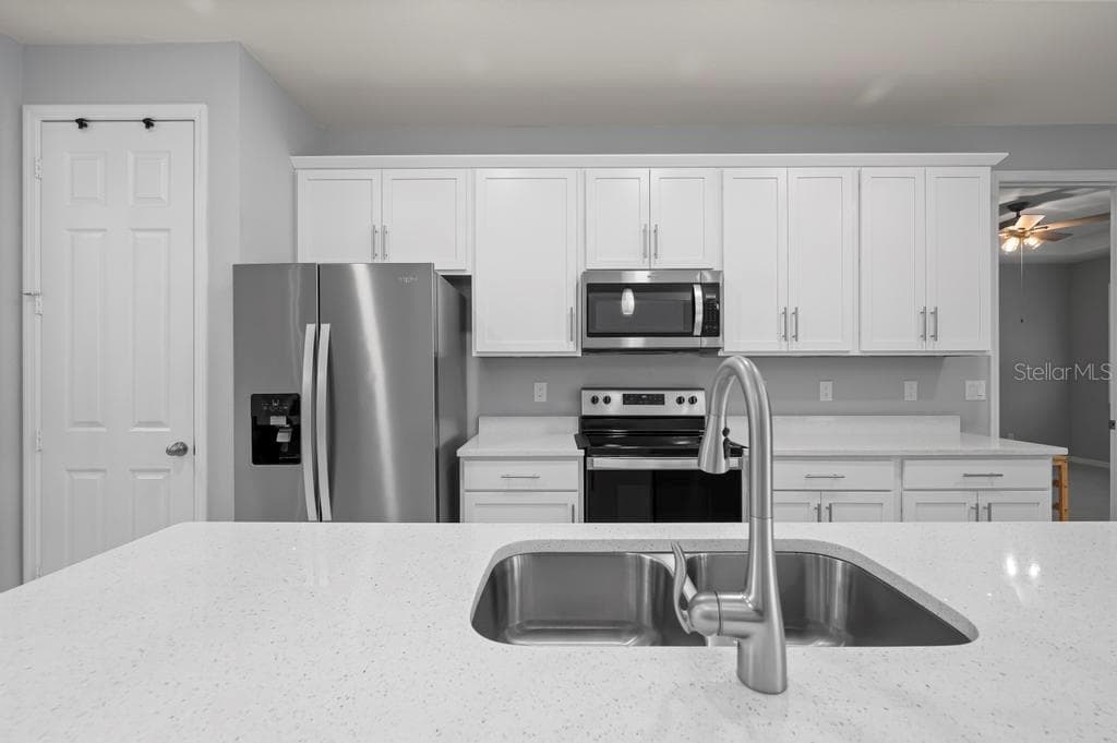 Kitchen Island - 25416 PRADA DR, PUNTA GORDA