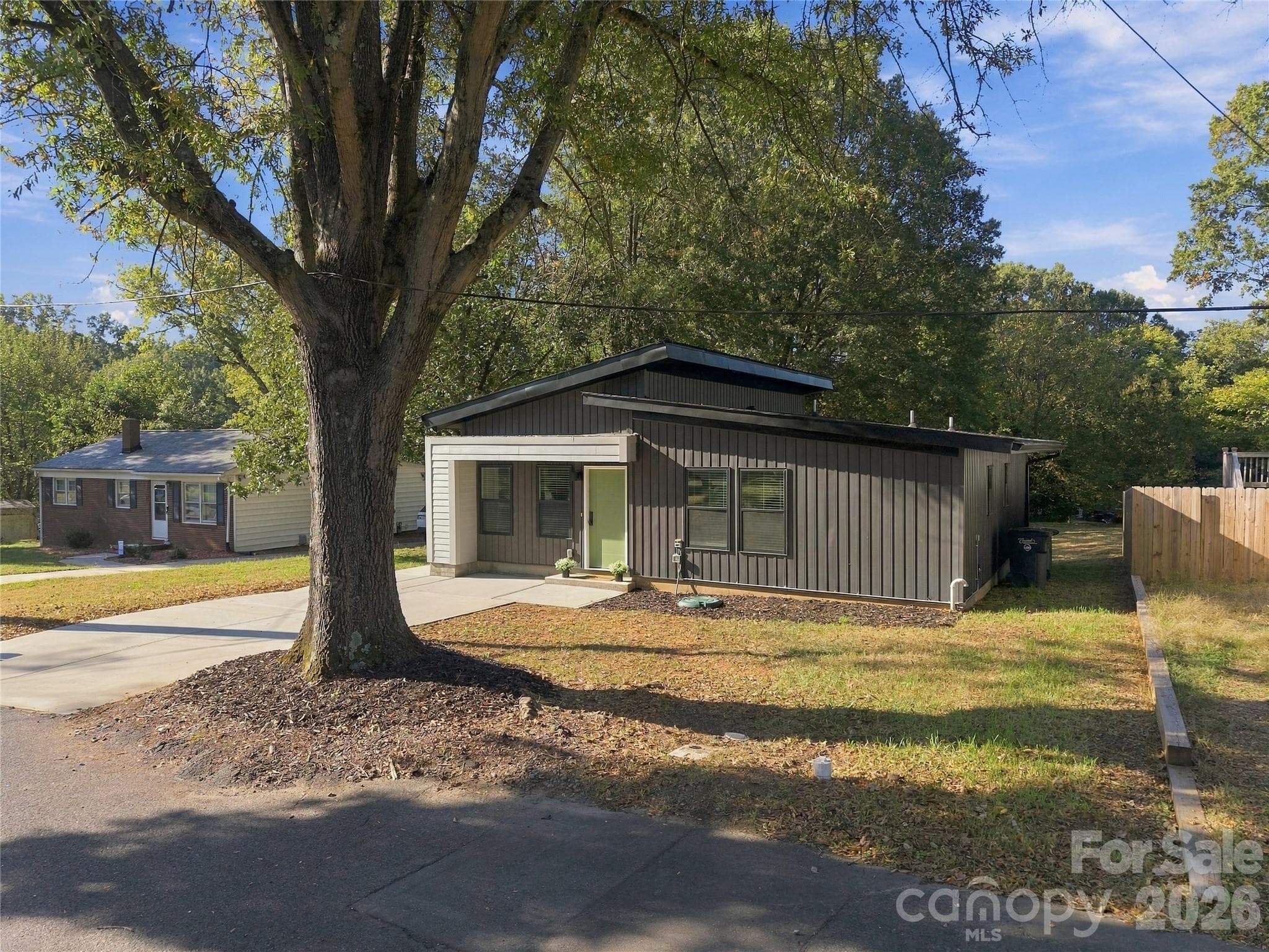 A wonderful 3B, 2B open-floor-plan ranch with all appliances included, with a flat, private, large backyard. Move-in ready. - 571 Buford Drive SW, Concord