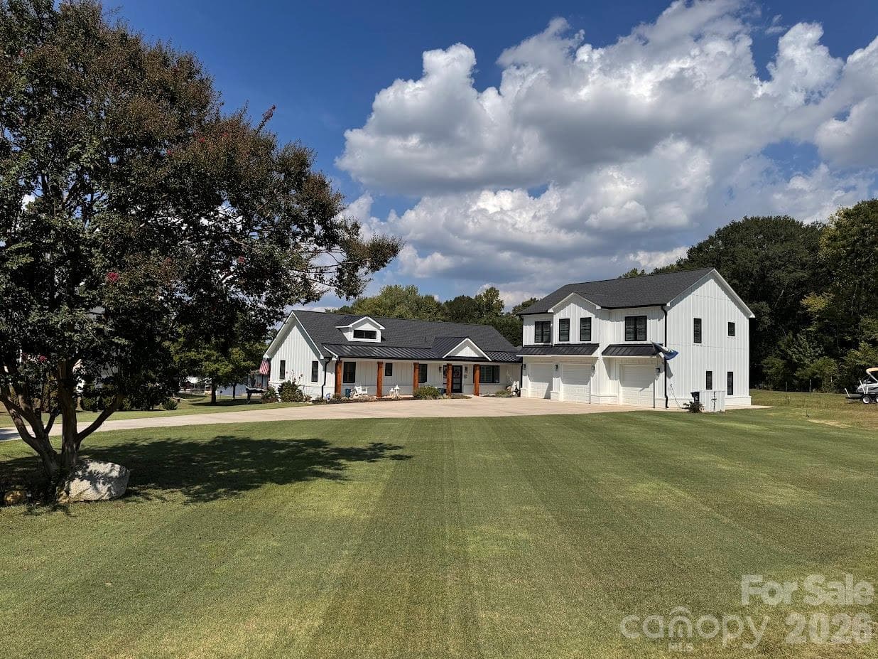 15800 Henry Lane