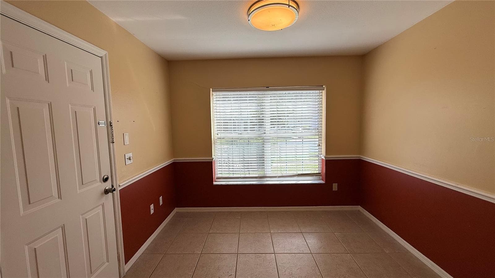 Casual Dining off the kitchen - 2312 SW 20TH CT, OCALA