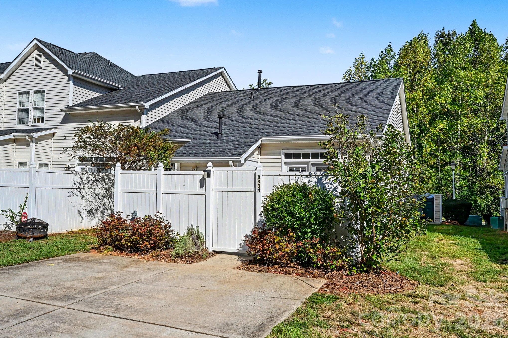 Side view - 8334 Carob Tree Lane, Charlotte
