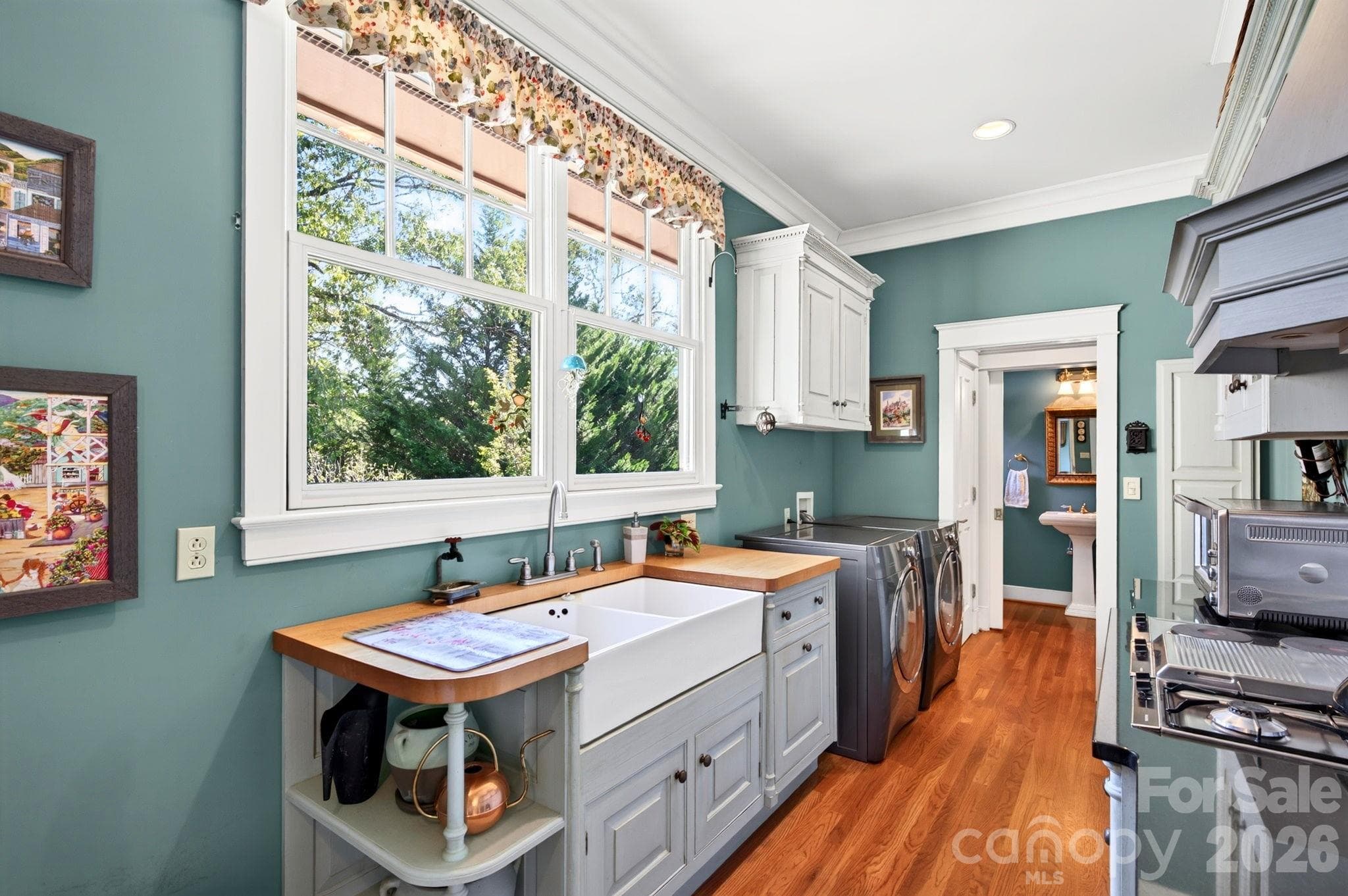 Catering Kitchen, Laundry, and Powder Room - 211 South Plains Drive, Asheville