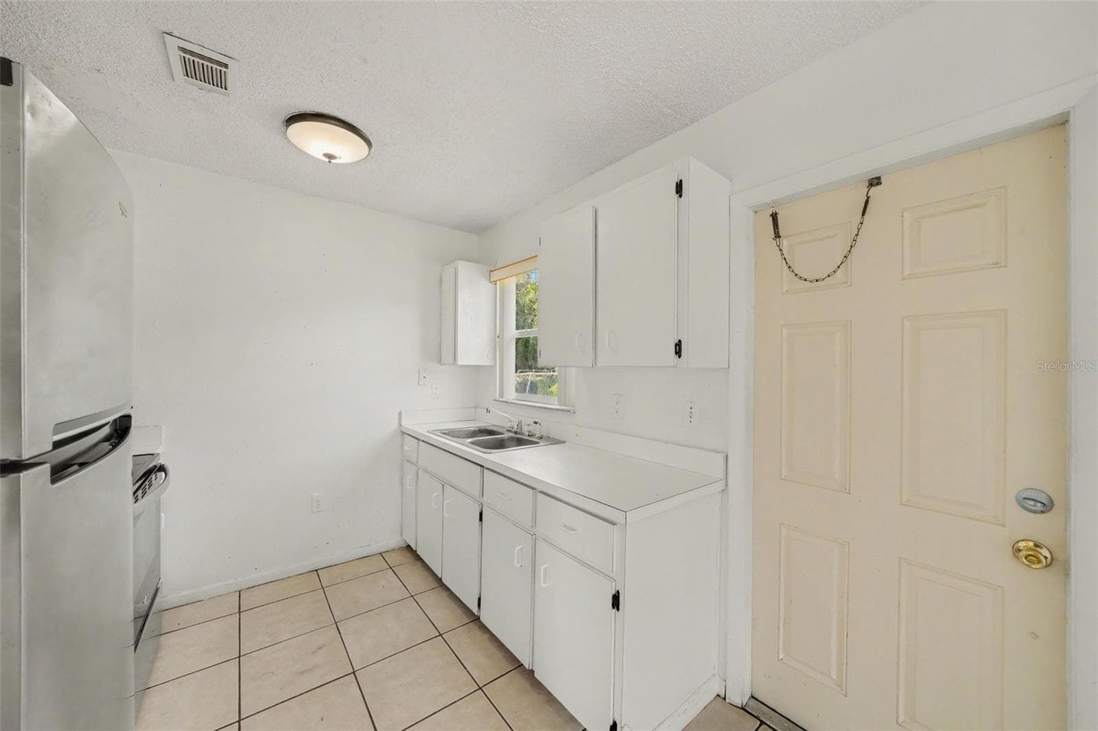 Single Family Residence at 2541 CRAWFORD DR, SANFORD, photo 12 of 26