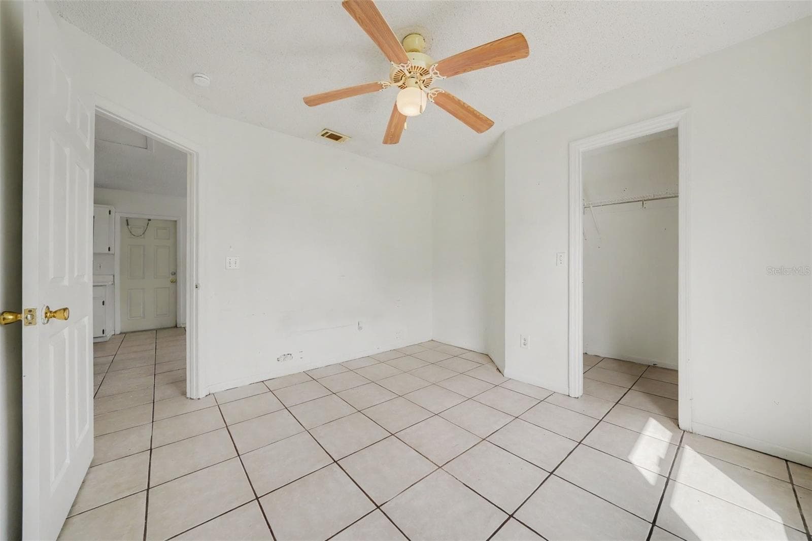 Single Family Residence at 2541 CRAWFORD DR, SANFORD, photo 14 of 26