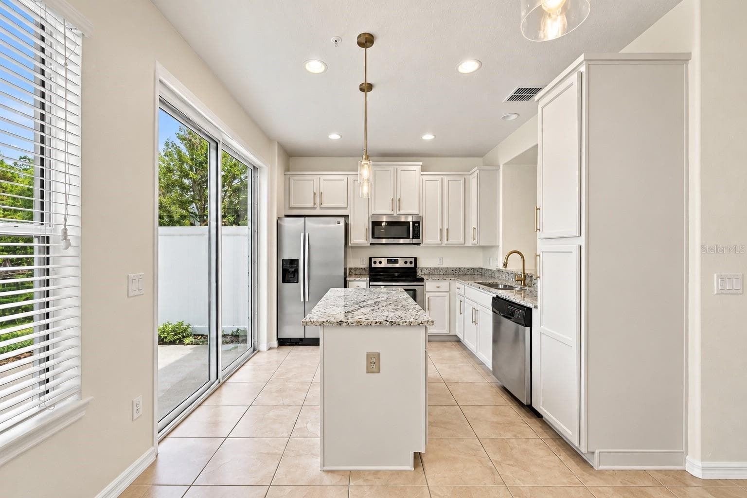 Townhouse at 9649 SILVER BUTTONWOOD ST, ORLANDO, photo 9 of 36