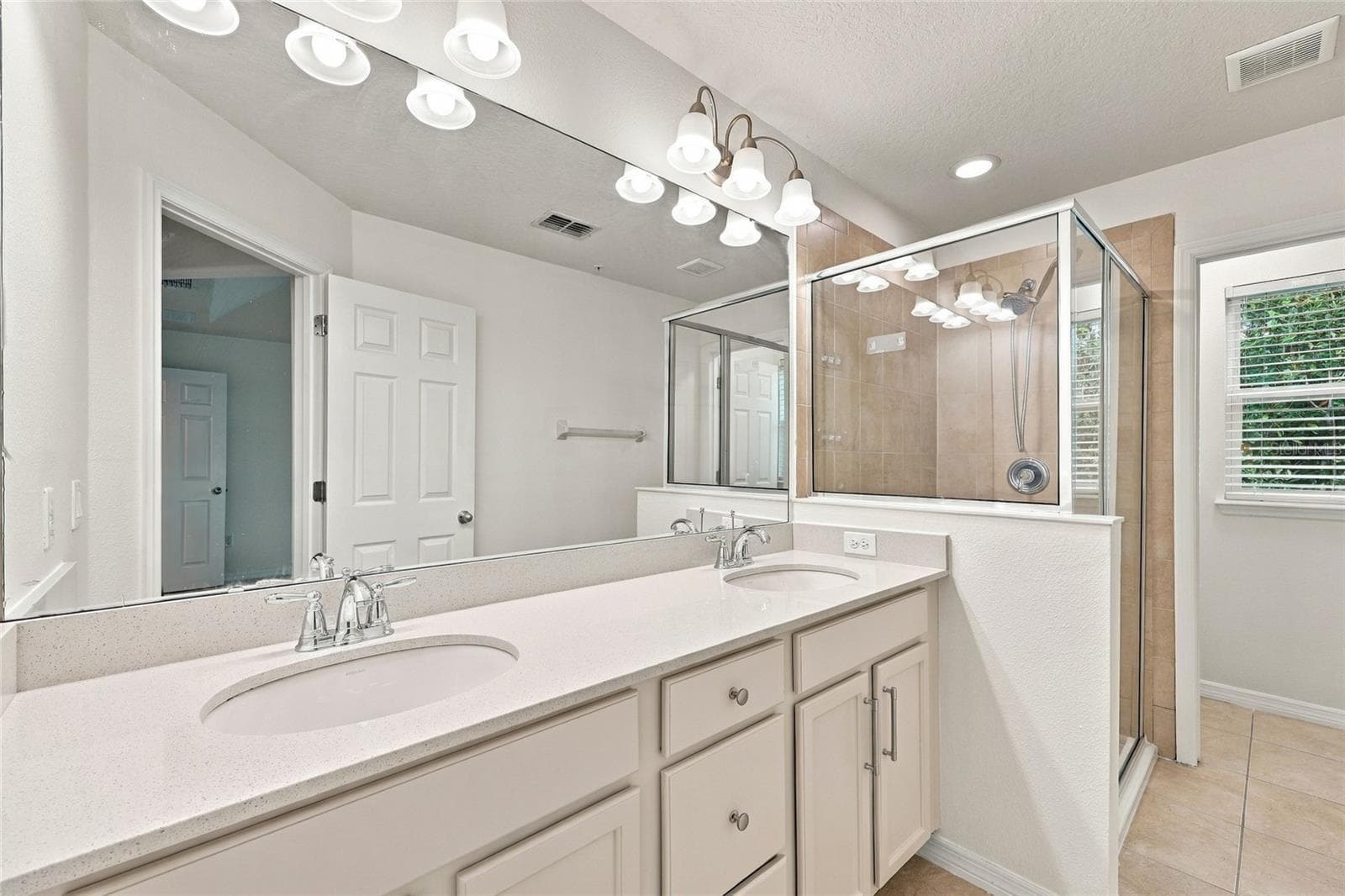 Townhouse at 9649 SILVER BUTTONWOOD ST, ORLANDO, photo 17 of 36