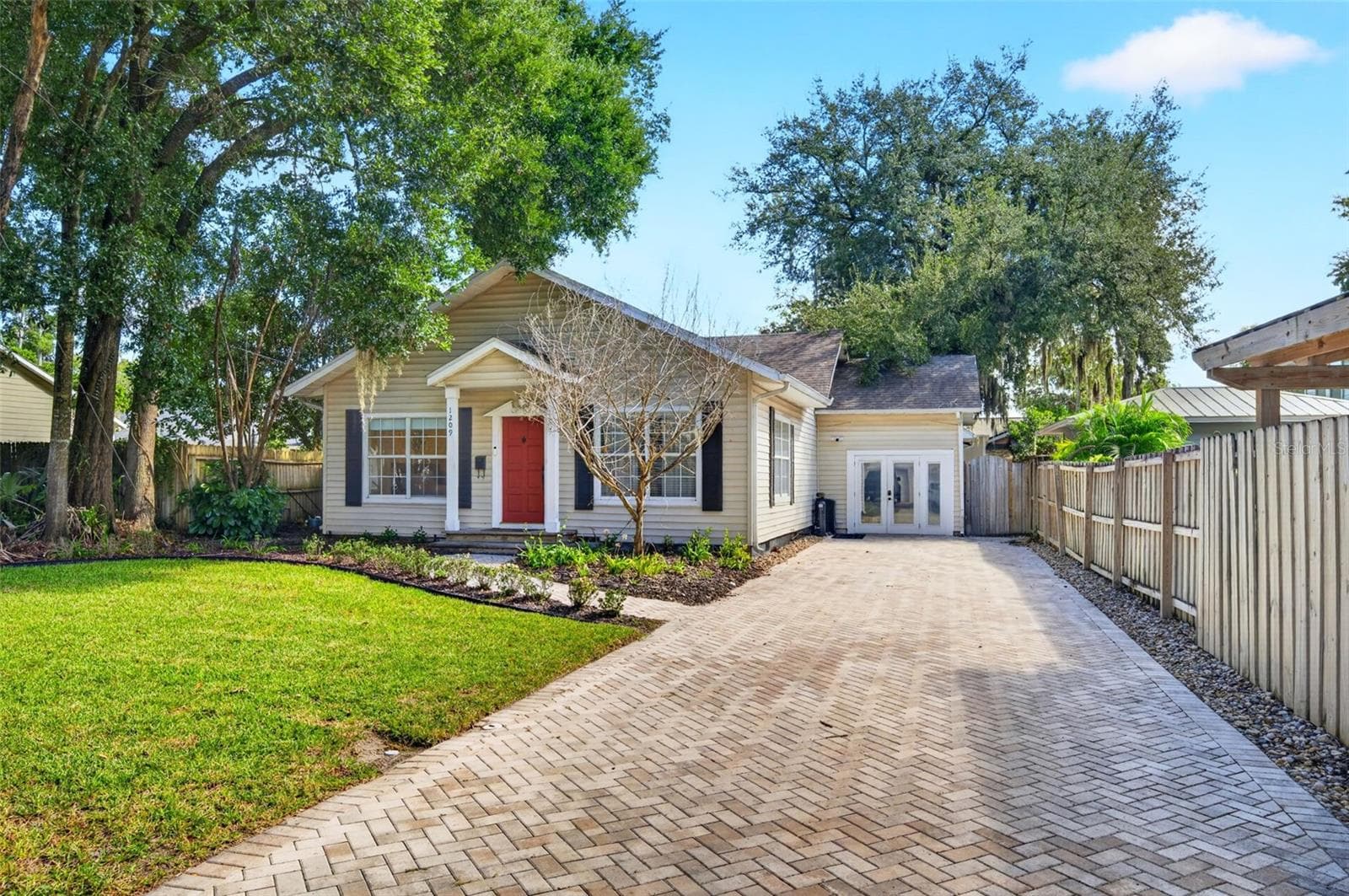 Single Family Residence at 1209 CLOUSER AVE, ORLANDO, photo 2 of 26