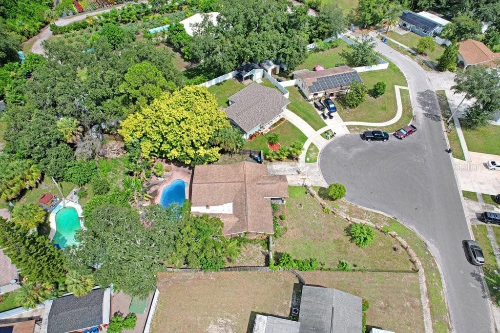 Single Family Residence at 6720 FORRESTVALE LN, TAMPA, photo 6 of 41