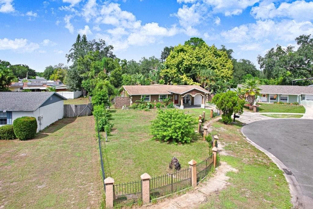 Single Family Residence at 6720 FORRESTVALE LN, TAMPA, photo 9 of 41