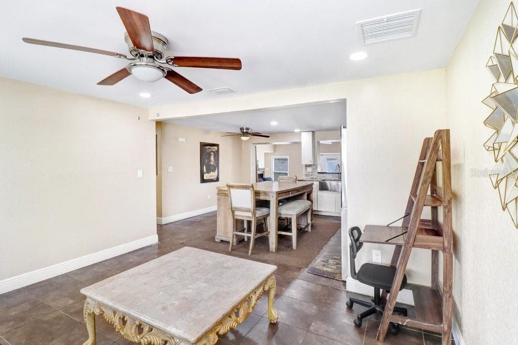 Single Family Residence at 6720 FORRESTVALE LN, TAMPA, photo 14 of 41
