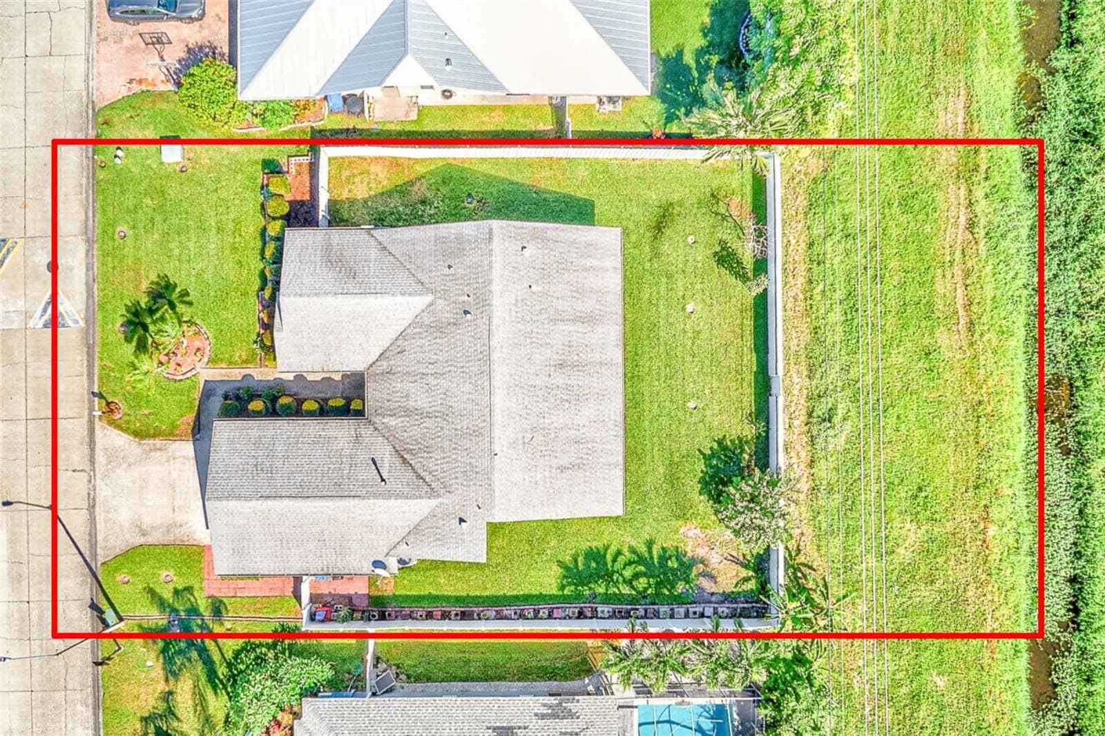 PROPERTY LINES - 8747 GLEN LAKES BLVD N, ST PETERSBURG
