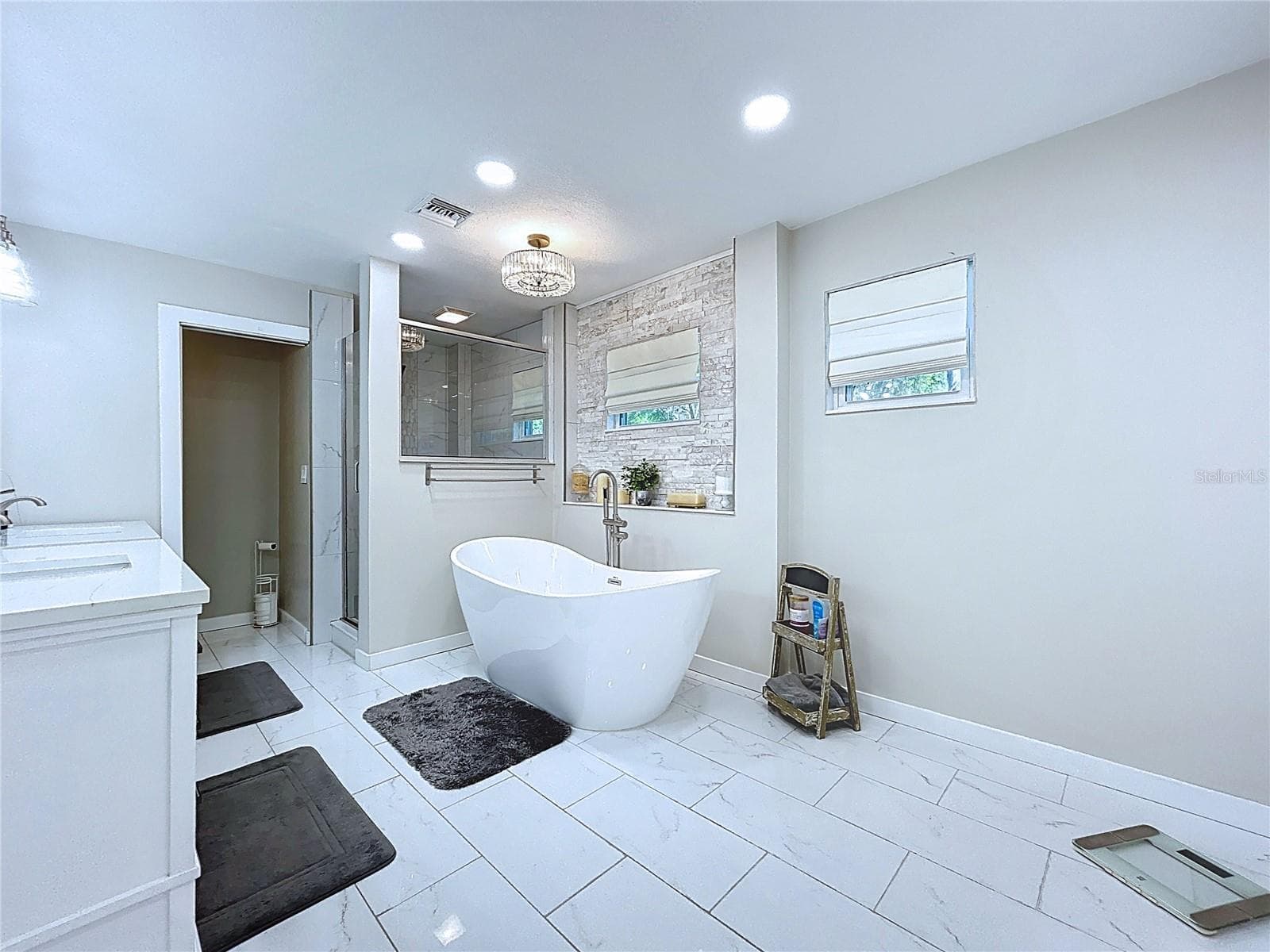 Master bathroom - 5365 CONNER DR, LAND O LAKES