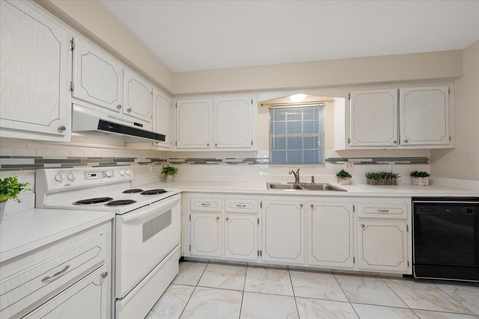 Kitchen - 1706 BELLEAIR FOREST DR #238, BELLEAIR