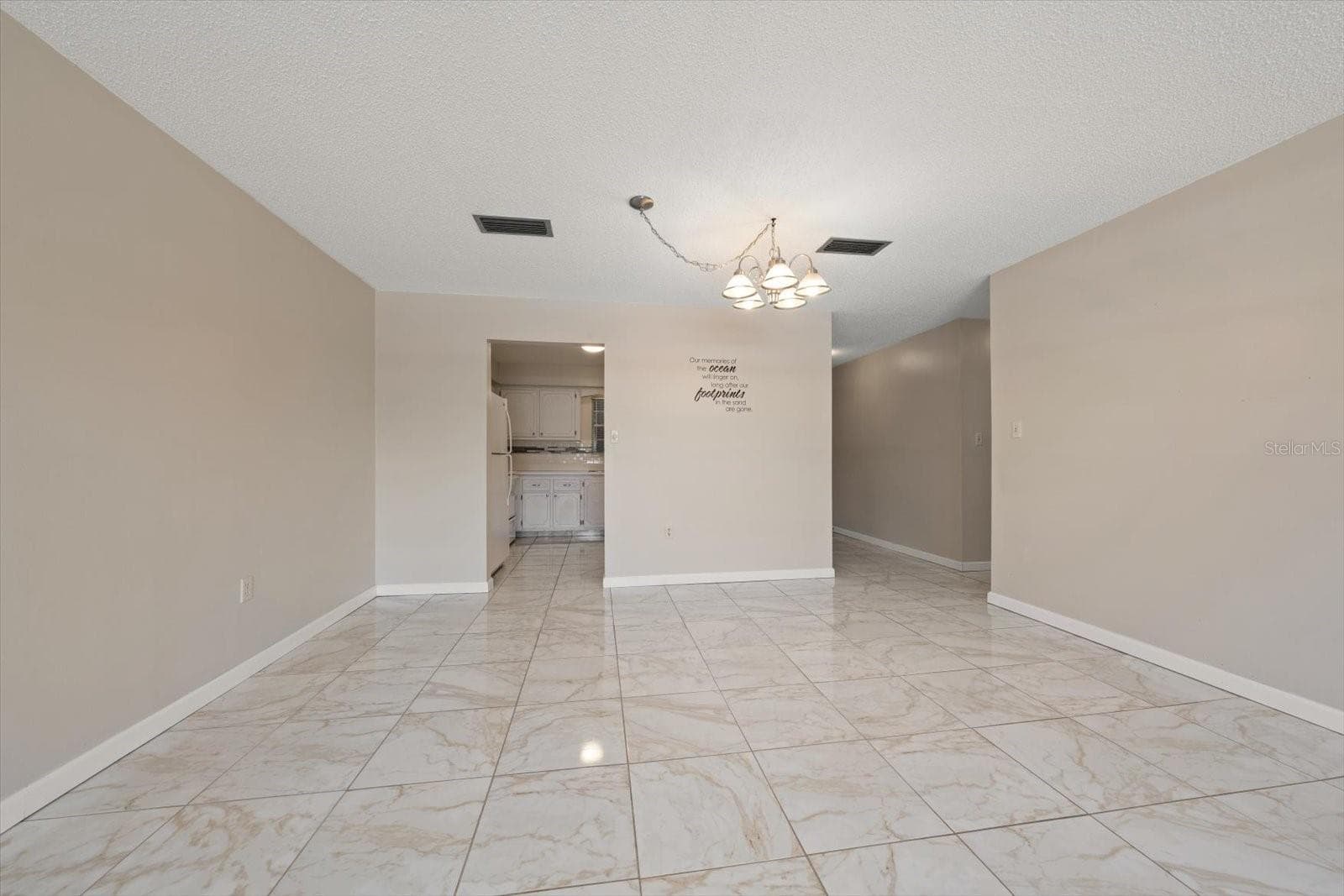 Spacious living / dining room combo - 1706 BELLEAIR FOREST DR #238, BELLEAIR