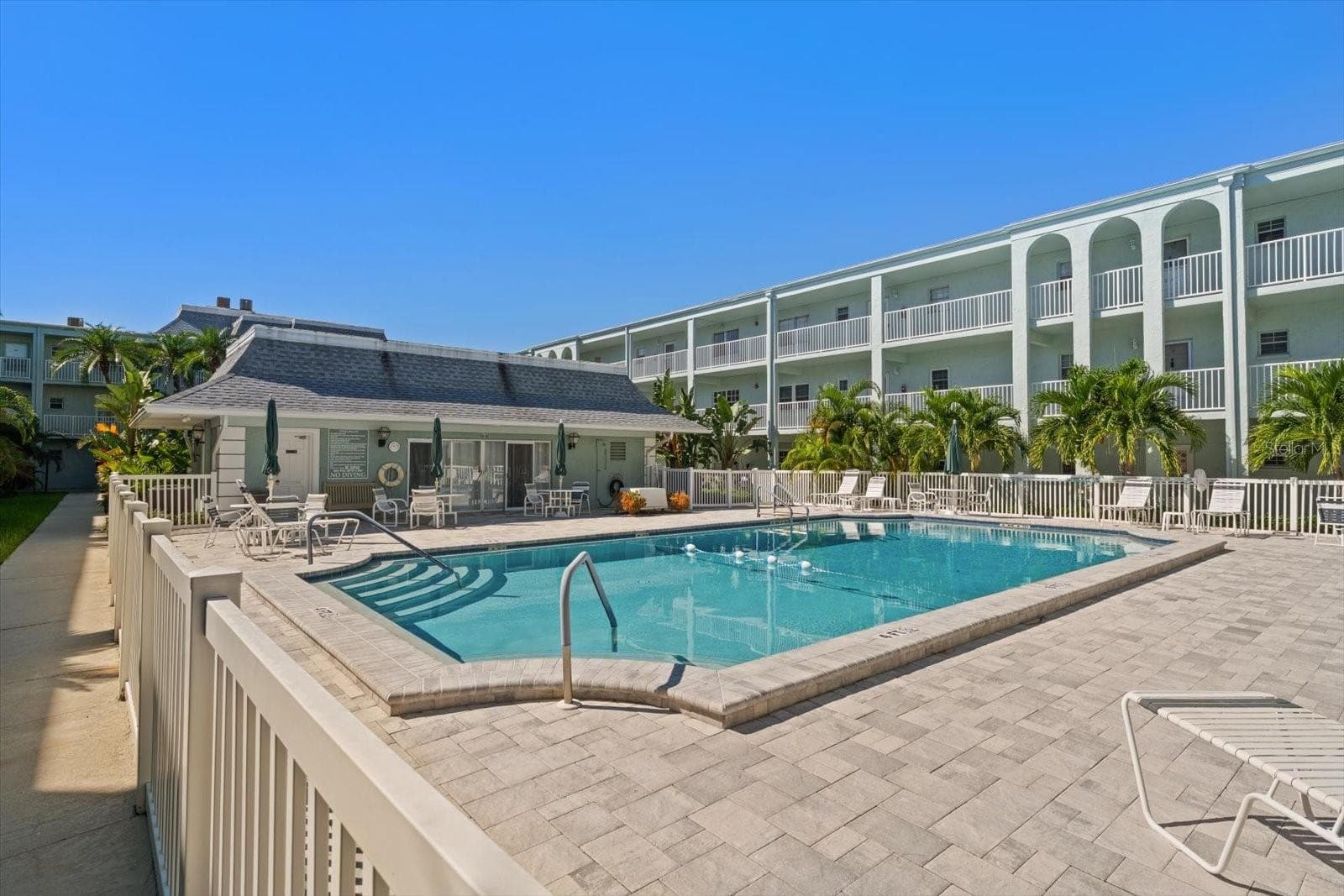 Heated pool and clubhouse - 1706 BELLEAIR FOREST DR #238, BELLEAIR