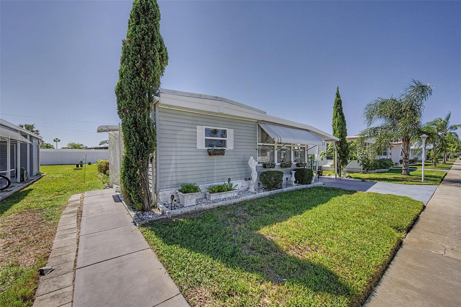 Mobile Home at 18 DRURY LN, TARPON SPRINGS, photo 12 of 84