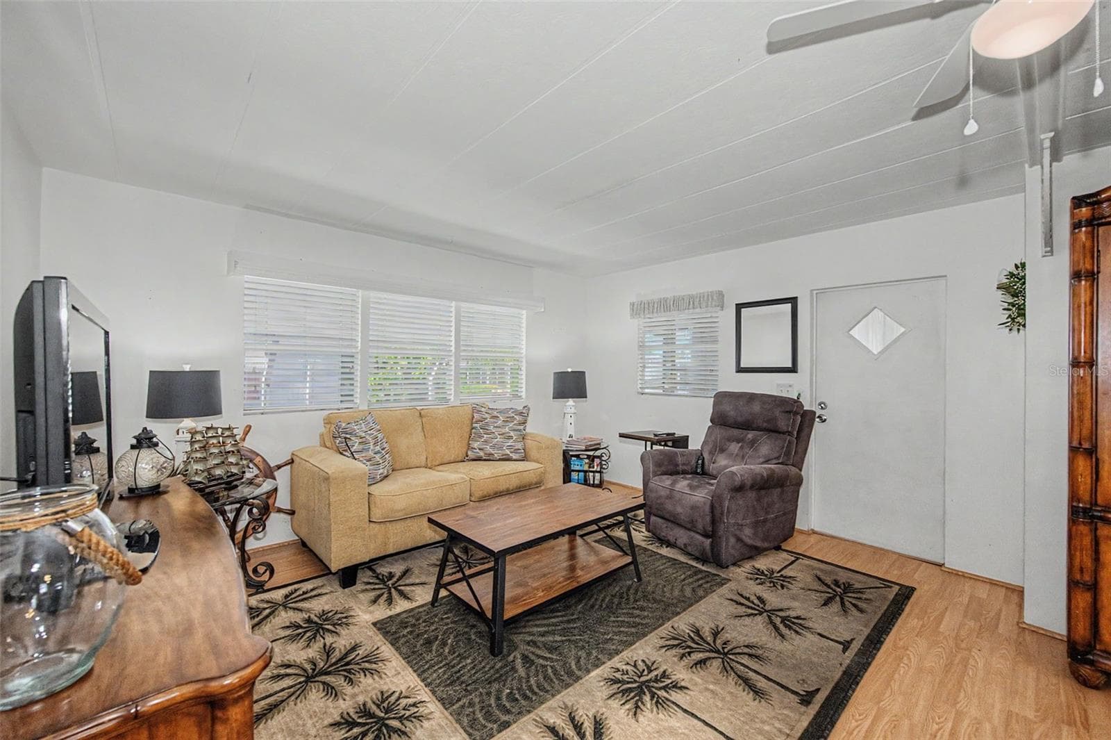 Mobile Home at 18 DRURY LN, TARPON SPRINGS, photo 15 of 84