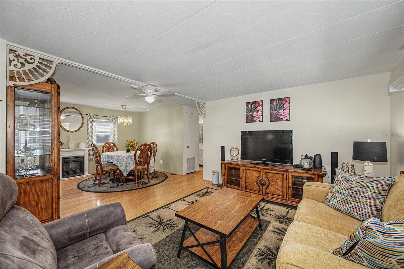 Mobile Home at 18 DRURY LN, TARPON SPRINGS, photo 8 of 84