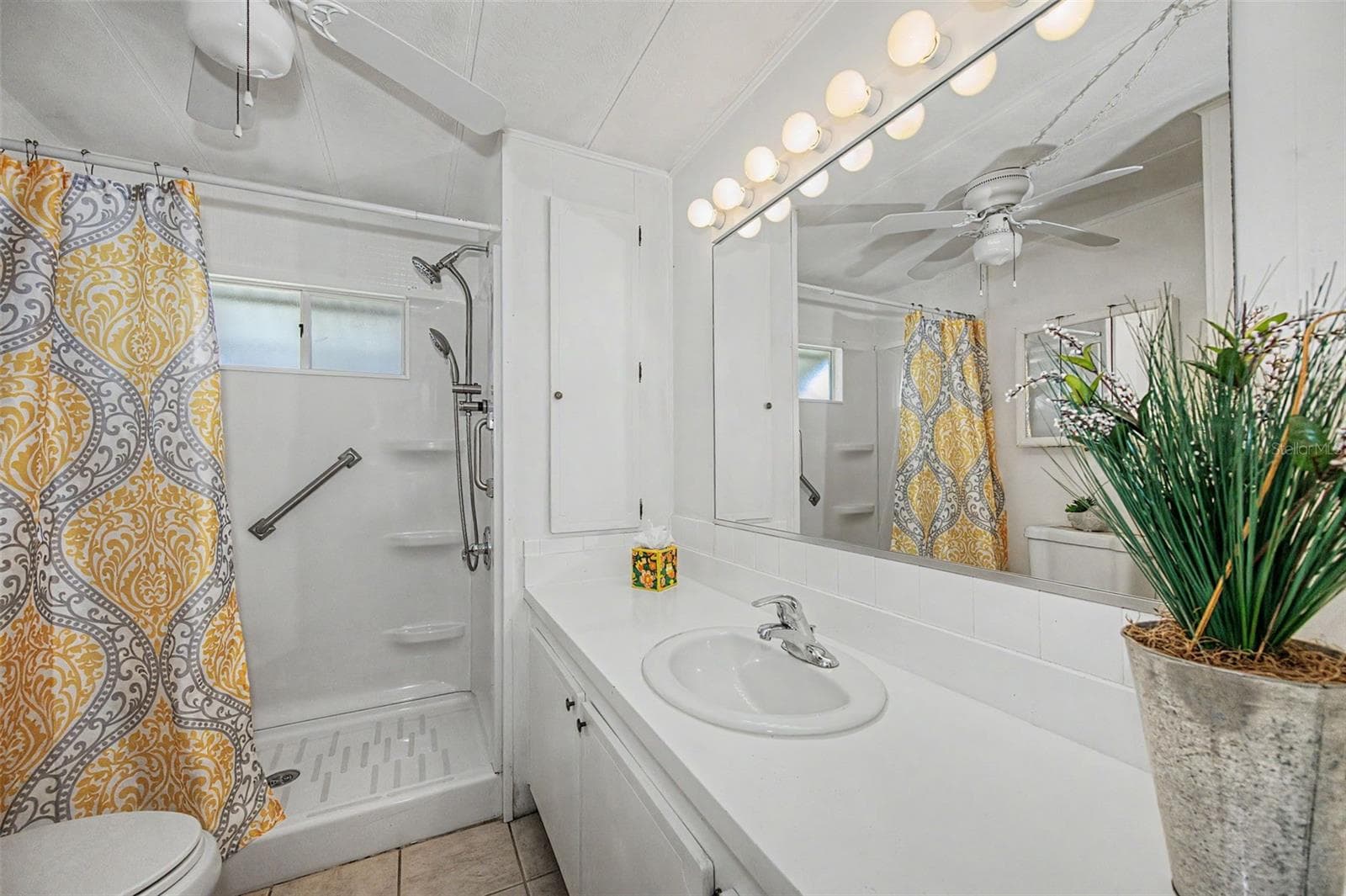full bath - 18 DRURY LN, TARPON SPRINGS
