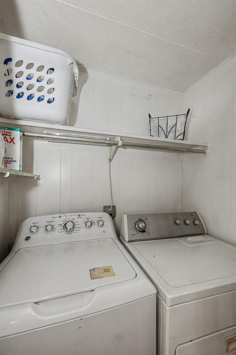 and Laundry Closet - 18 DRURY LN, TARPON SPRINGS