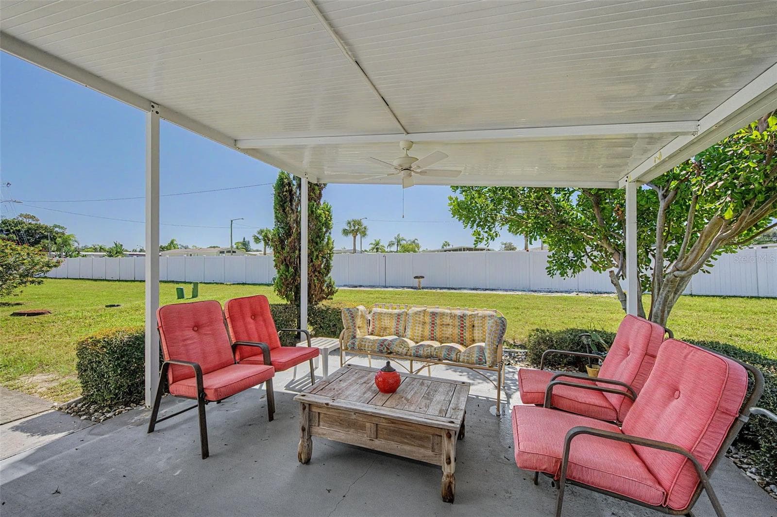 BACK COVERED PATIO - 18 DRURY LN, TARPON SPRINGS