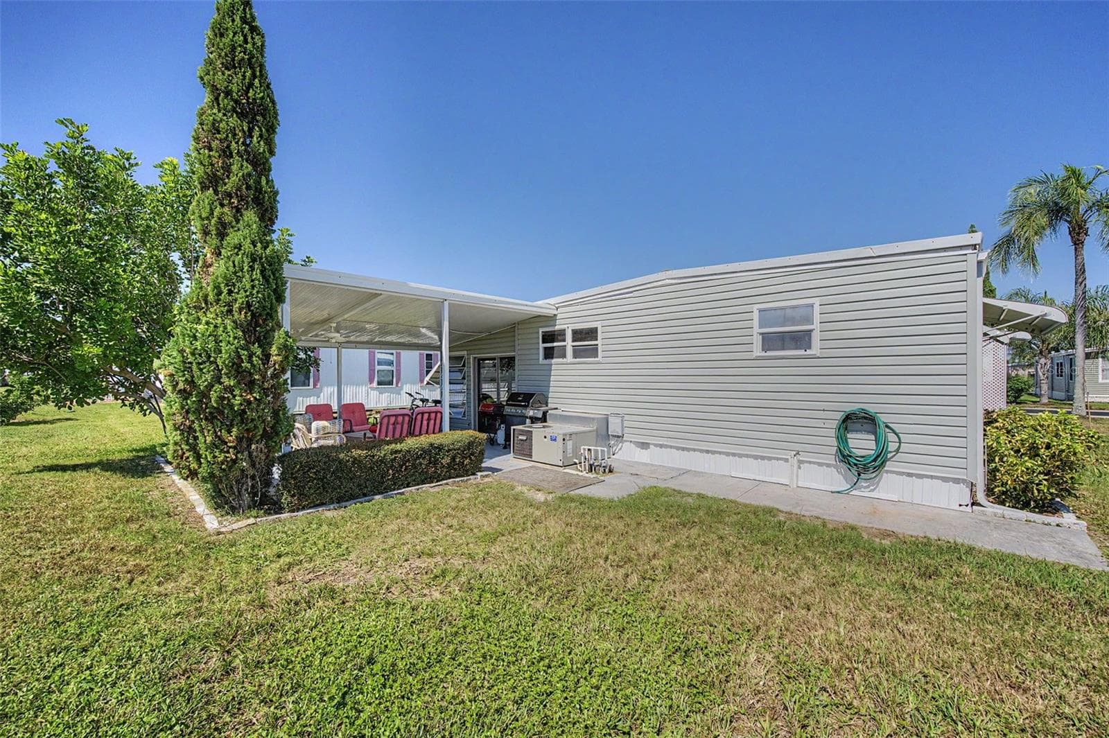 with a fabulous back yard - 18 DRURY LN, TARPON SPRINGS