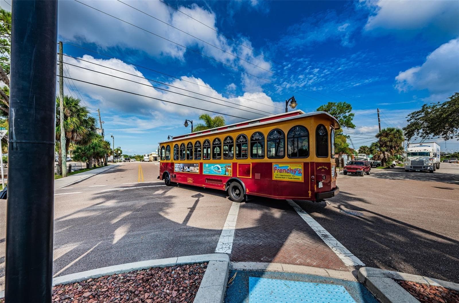 Jolly Trolly - 18 DRURY LN, TARPON SPRINGS
