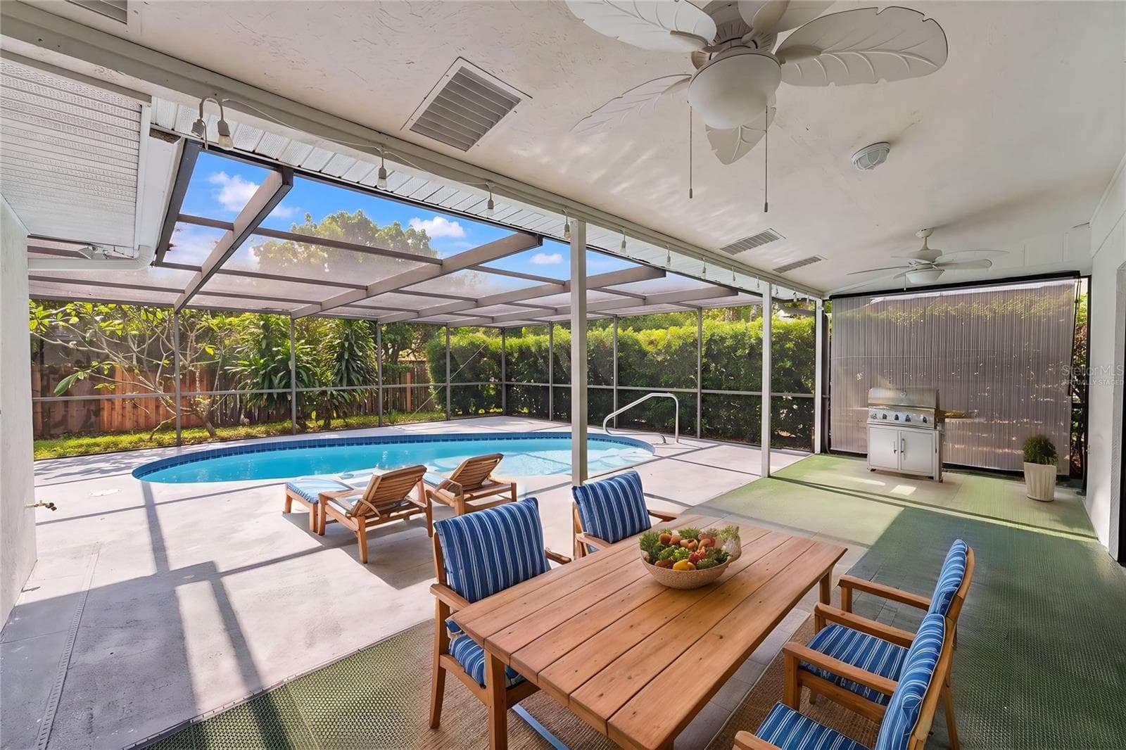 VIRTUALLY STAGED - 2014 COUNTRY MEADOWS LN, SARASOTA