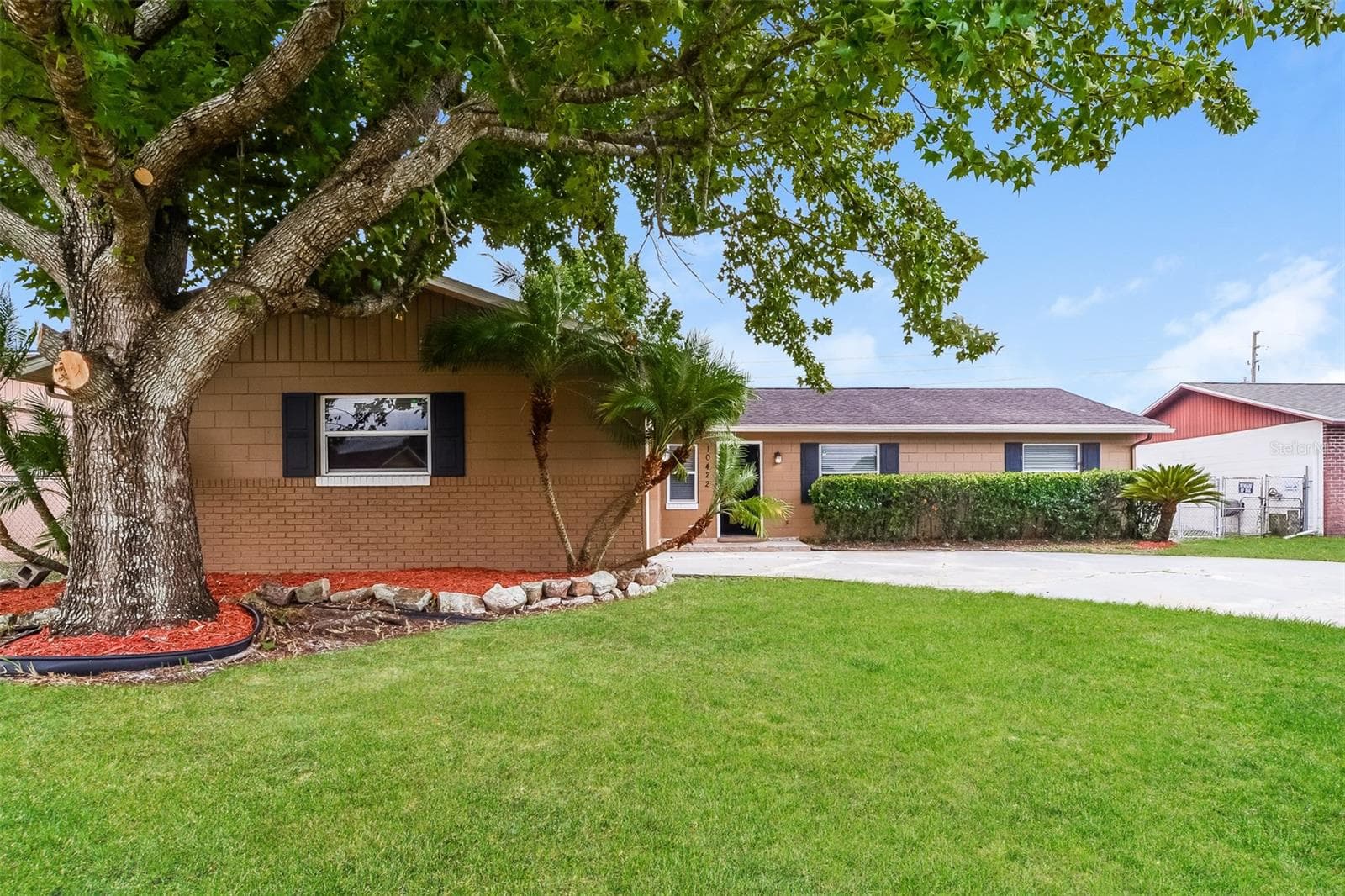 Single Family Residence at 10422 JANE EYRE DR, ORLANDO, photo 2 of 15