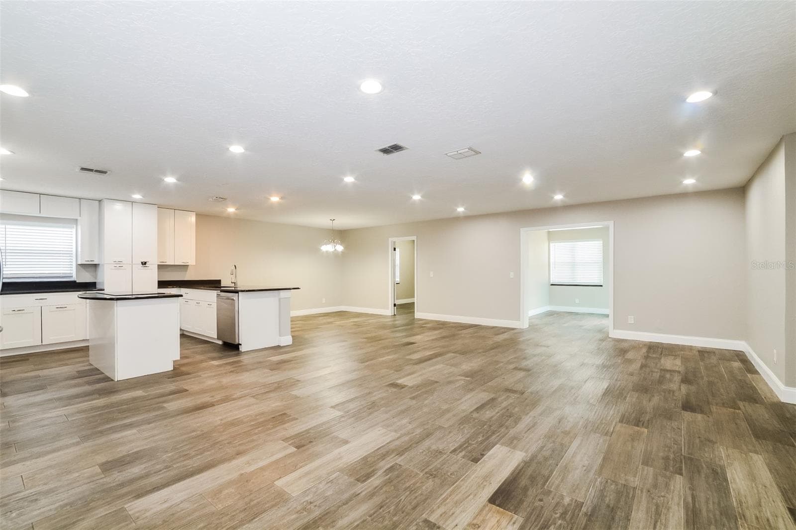 Single Family Residence at 10422 JANE EYRE DR, ORLANDO, photo 3 of 15