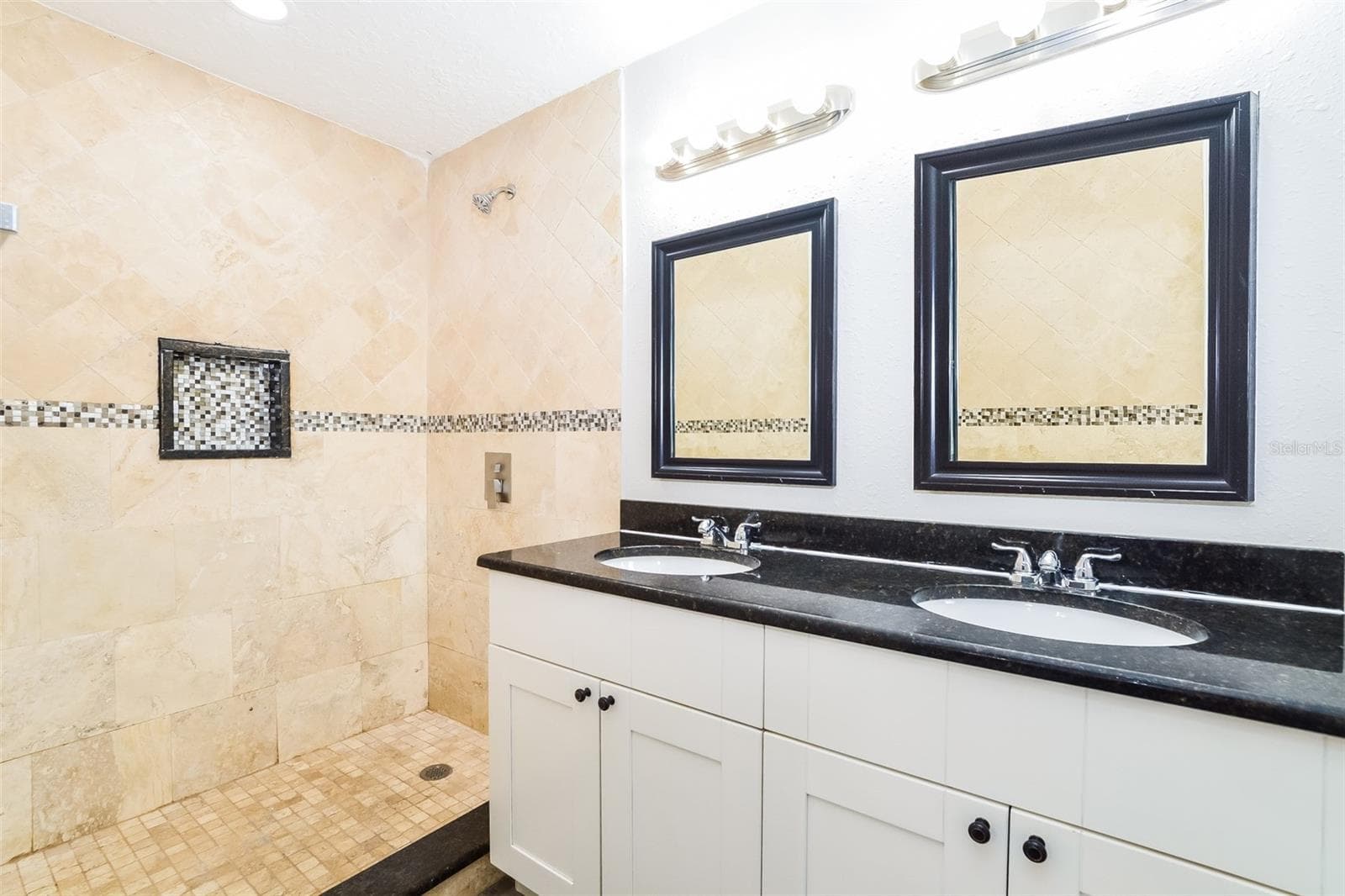 Single Family Residence at 10422 JANE EYRE DR, ORLANDO, photo 11 of 15