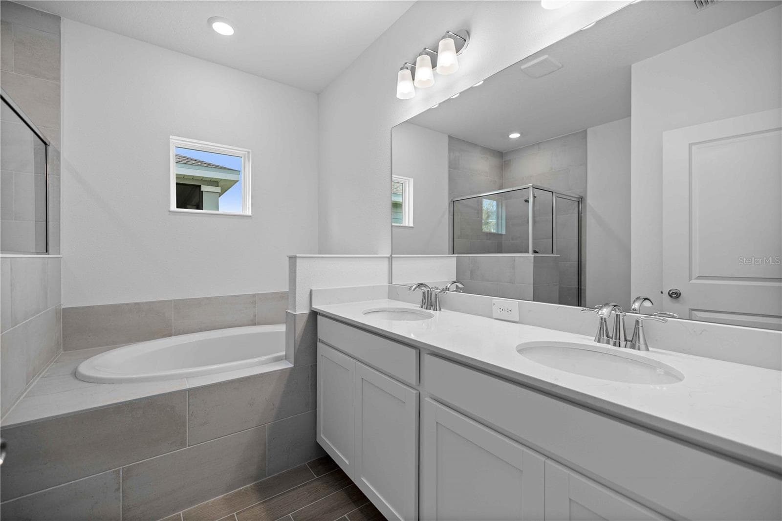 Single Family Residence at 8687 SW 67TH CIR, OCALA, photo 2 of 16