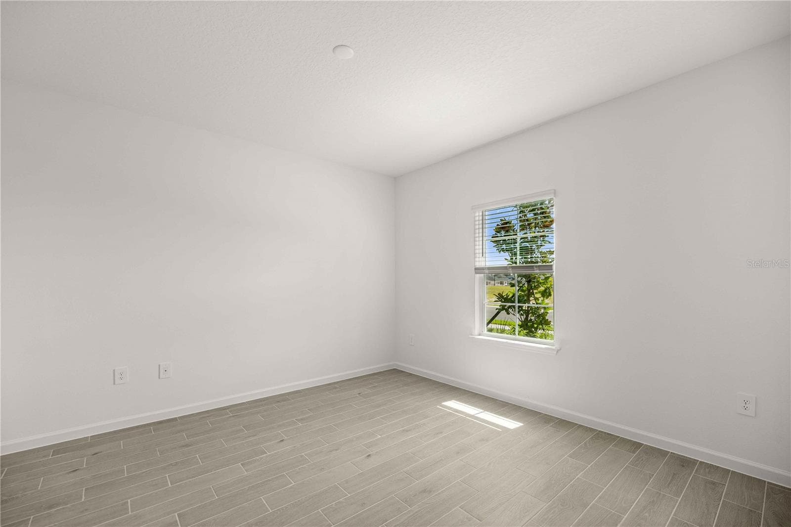 Single Family Residence at 8687 SW 67TH CIR, OCALA, photo 5 of 16