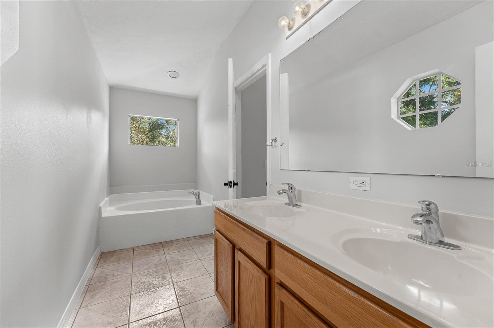 Single Family Residence at 7406 LAKE MARNI CT, MOUNT DORA, photo 31 of 53